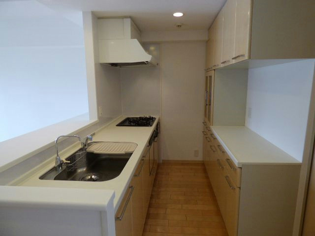 キッチン　内装リフォーム中の為、数年前お写真を参考に掲載しております。