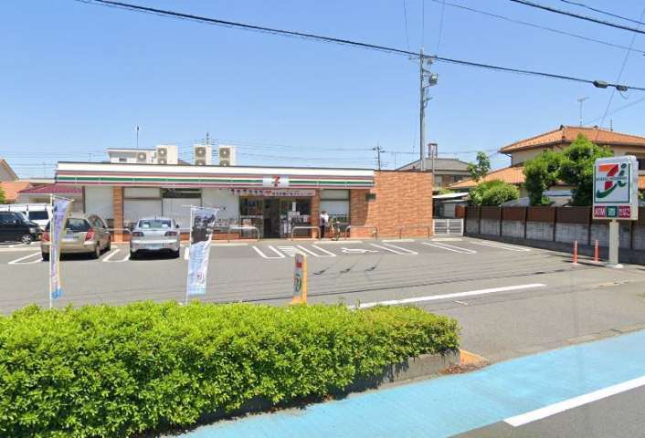 コンビニ　セブンイレブン（コンビニ）まで743m