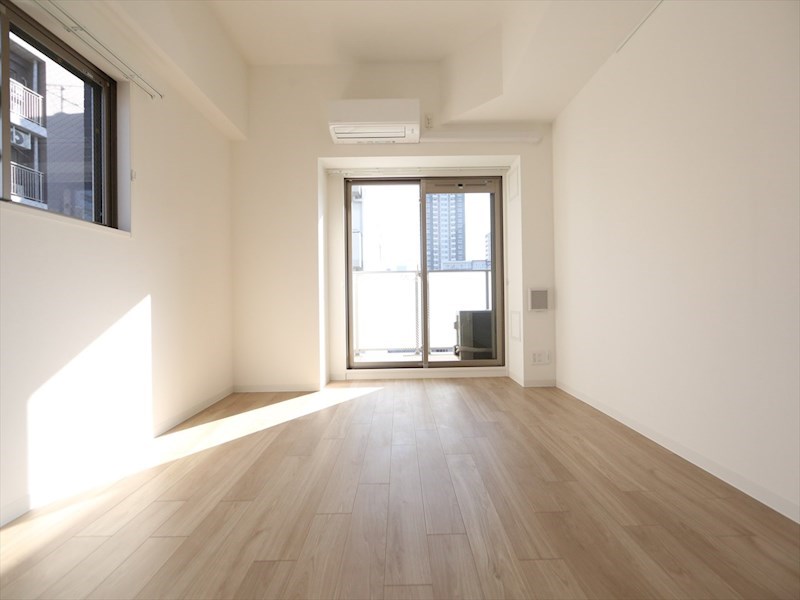 バルコニー　洋室9.3帖　2面採光　エアコン完備　南面バルコニー