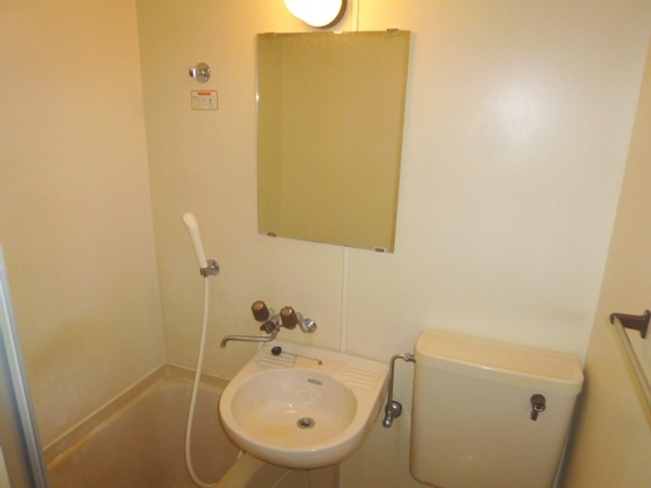 洗面設備　浴室内に洗面台付き！