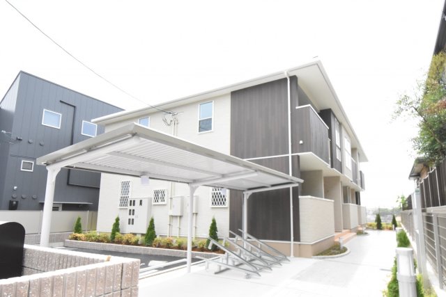 建物外観　敷地内に駐車場あります！