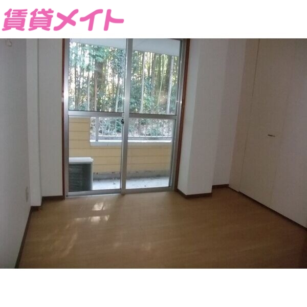 居室・リビング　同型参考写真