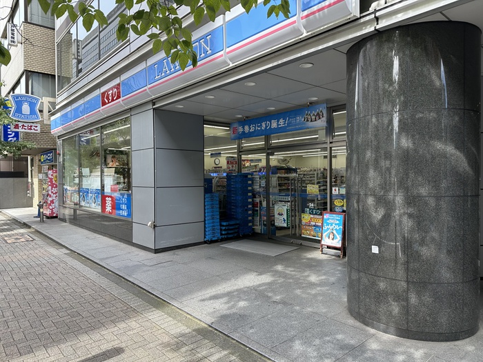 コンビニ　ローソン芝大門２丁目店（コンビニ）まで220m