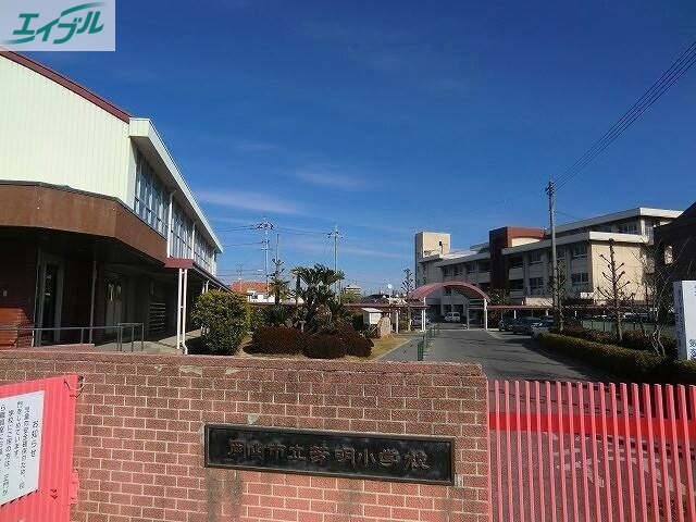 小学校　岡山市立芳明小学校（小学校）まで37m
