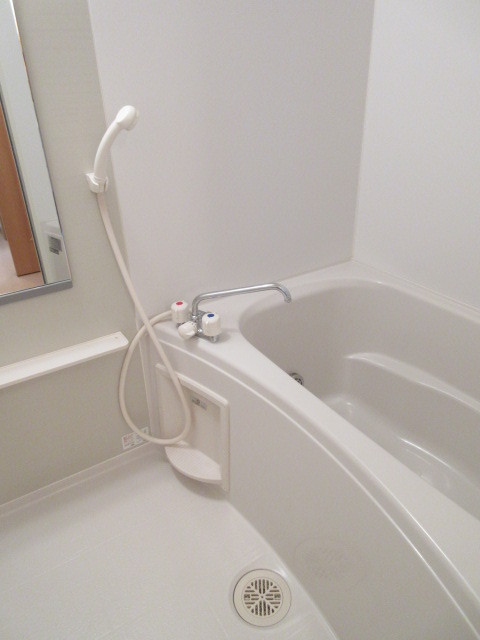 バス・シャワールーム　追い焚き付きでいつでも温かいお風呂に浸かれます☆