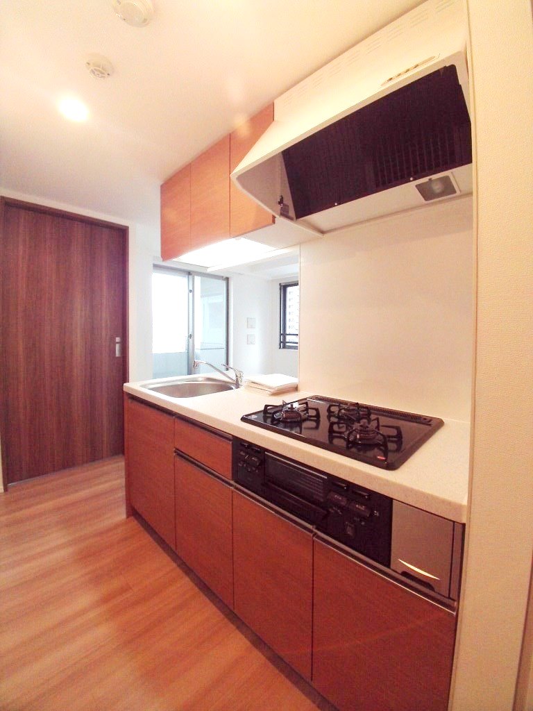 キッチン　【フォレストビュー護国寺】カウンターキッチンです。ガス３口グ