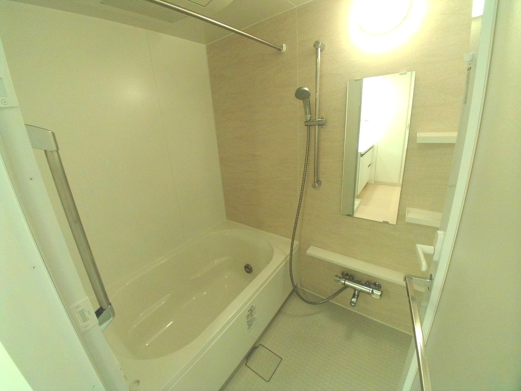 バス・シャワールーム　【フォレストビュー護国寺】オートバス・浴室乾燥機付きです。