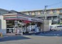 コンビニ　セブンイレブン 厚木愛甲石田駅前店（コンビニ）まで130m