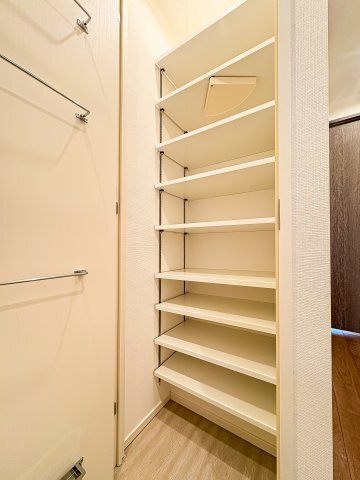 収納　参考写真　※フローリングは白