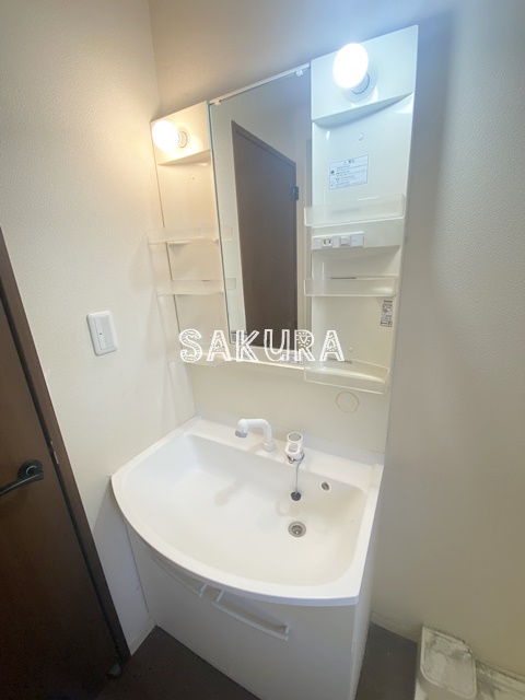 洗面設備　身支度に欠かせない独立洗面台♪