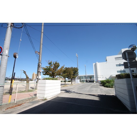 小学校　岐南町立北小学校（小学校）まで595m