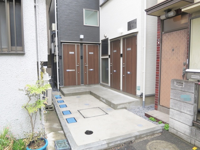 エントランス　入口はこちらです。