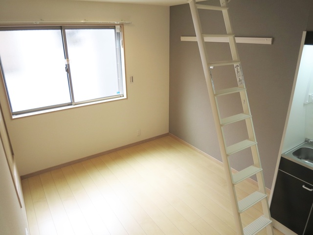 居室・リビング　6.8帖の洋室はこちら！