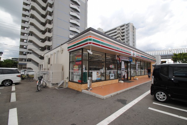 コンビニ　セヴンイレブン井尻３（コンビニ）まで456m