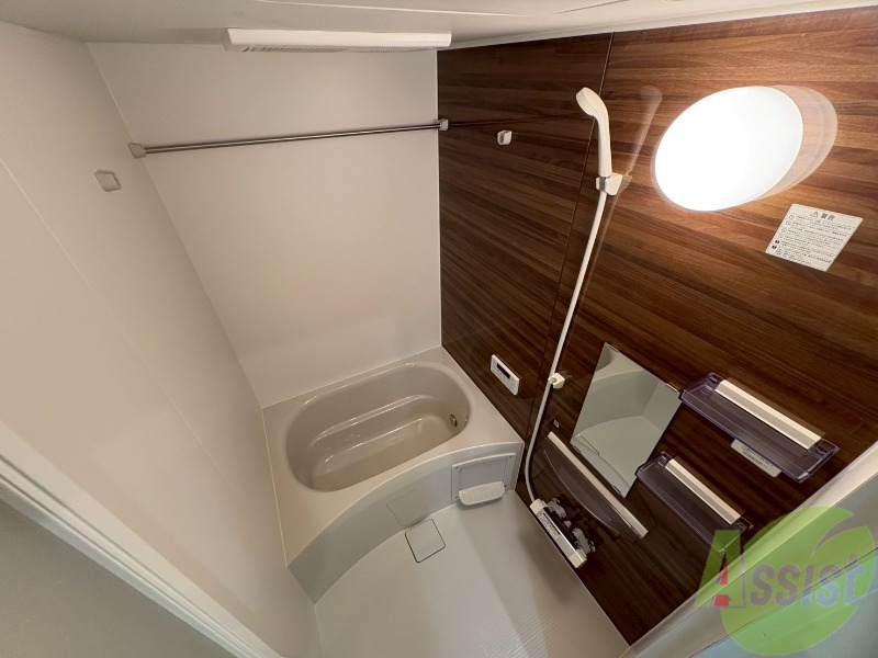 バス・シャワールーム　浴室は嬉しい浴室乾燥機付きでございます。