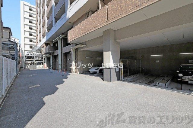 駐車場　駐車場