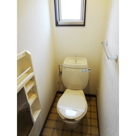 トイレ　※写真は別の部屋のものです