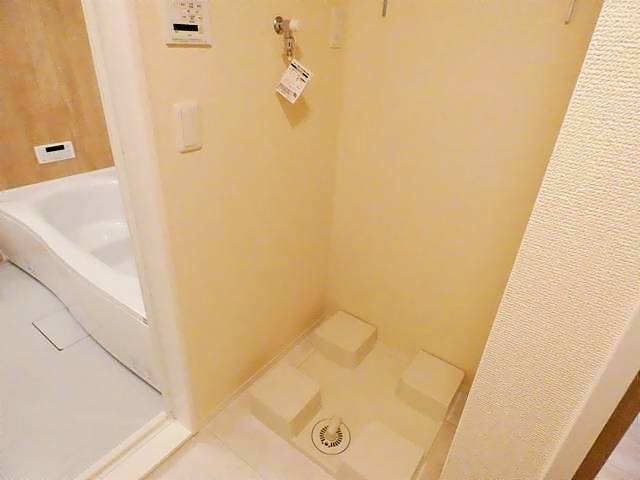 洗面設備　洗濯機置き場です。