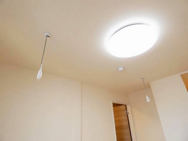 その他設備　洋室内の物干し