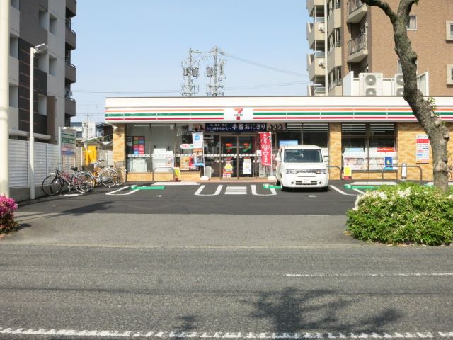 コンビニ　セブンイレブン（コンビニ）まで120m