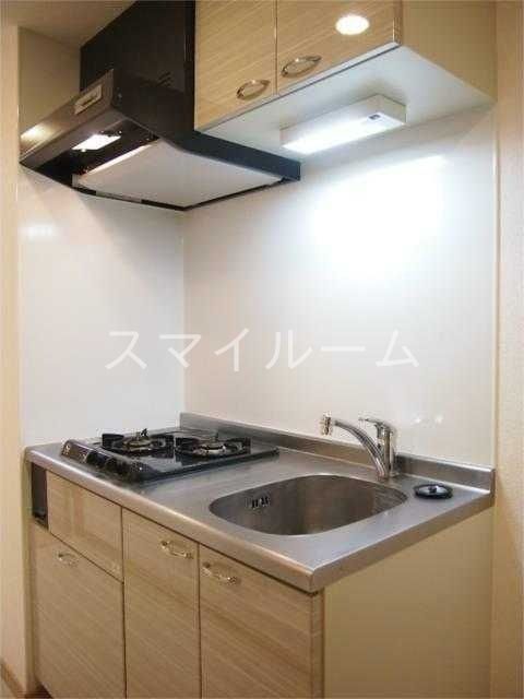 キッチン　別部屋参考写真となります。