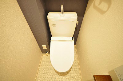 トイレ　温水洗浄便座付き