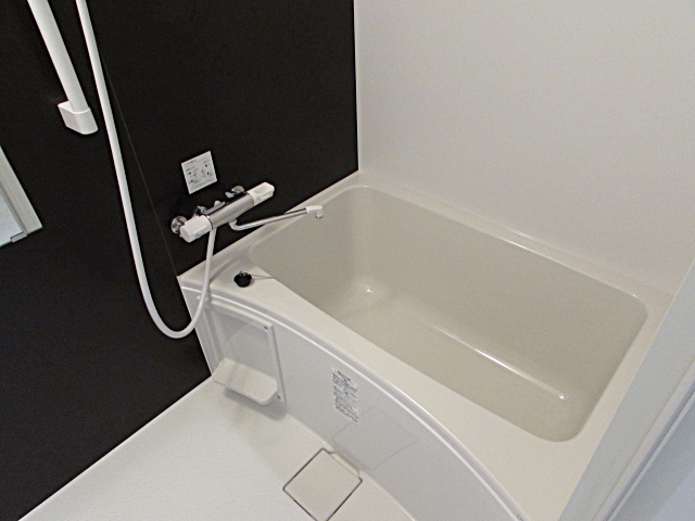 バス・シャワールーム　コンパクトで使いやすいお風呂です