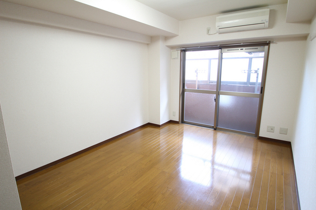 その他部屋・スペース　開放的な８帖のお部屋です！