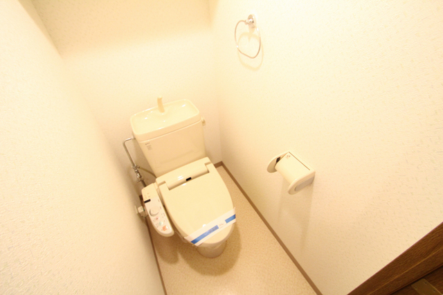 玄関　トイレ・バス別室です