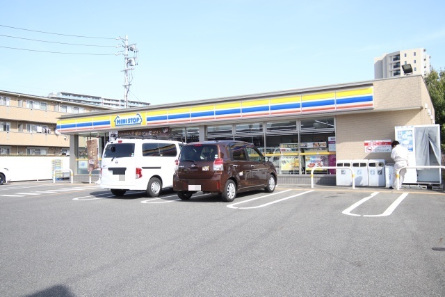 コンビニ　ミニストップ　長久手下山店（コンビニ）まで500m
