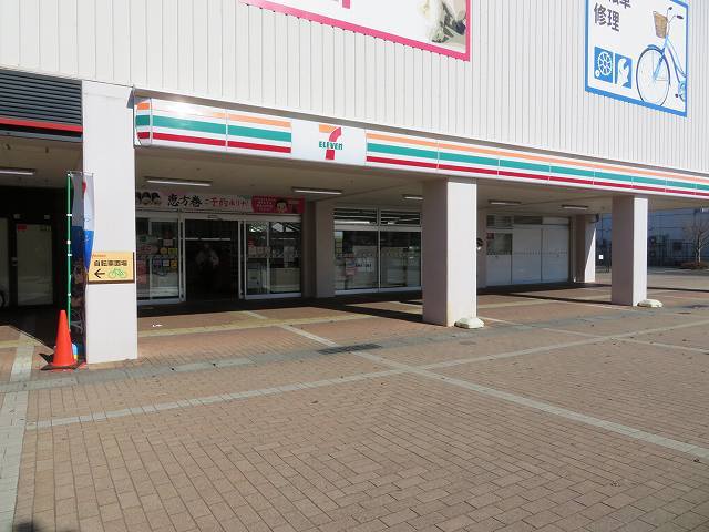 コンビニ　セブンイレブン（コンビニ）まで700m