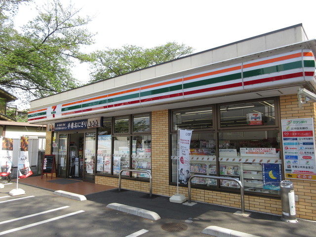 コンビニ　セブンイレブン（コンビニ）まで467m