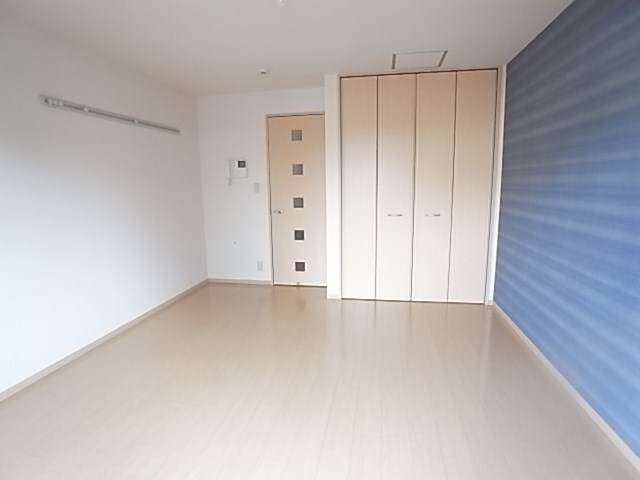 その他部屋・スペース　開放的な寝室です