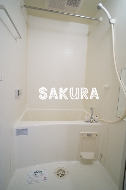 バス・シャワールーム　ご家族や長時間入浴に便利な追い炊き機能付きです♪