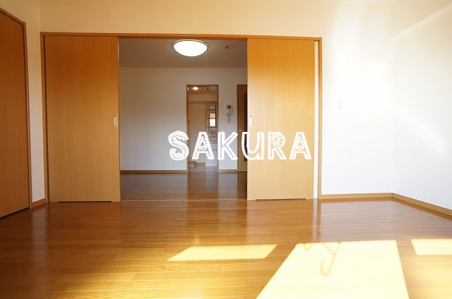 居室・リビング　使いやすい形の為、レイアウトを楽しめます♪