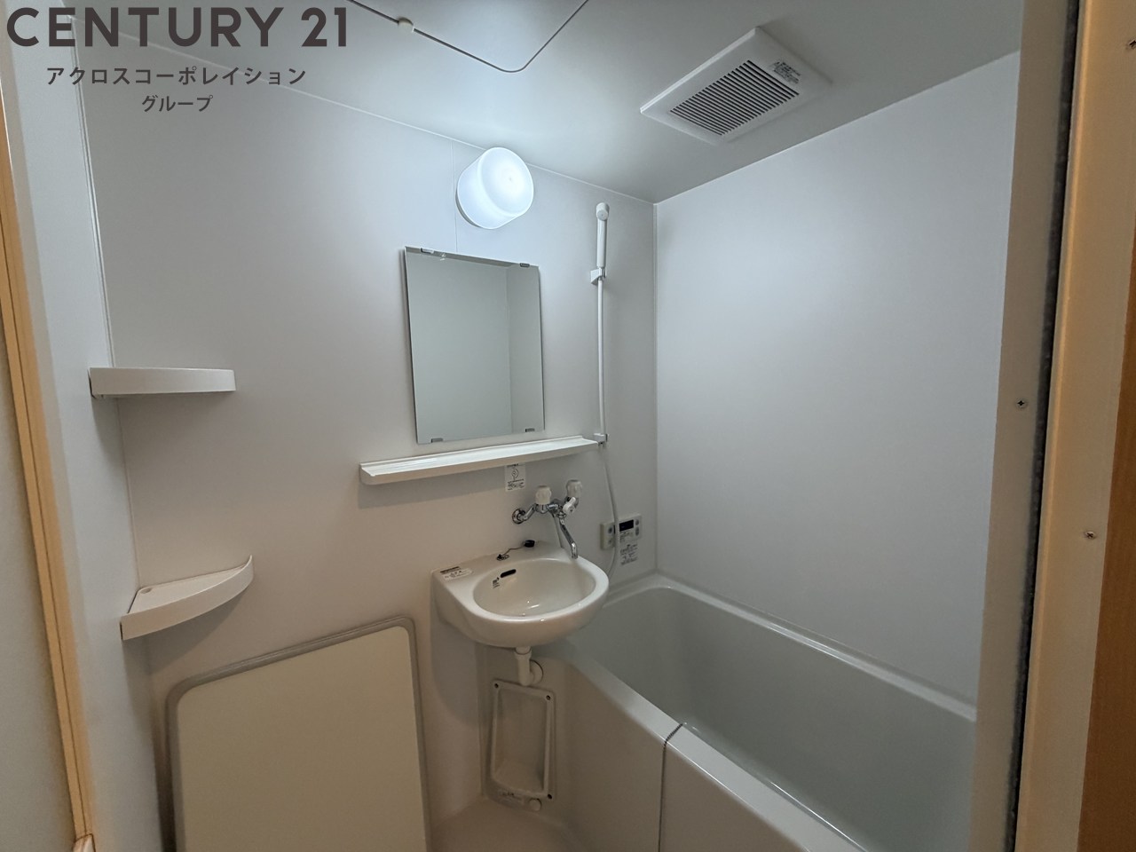 洗面設備　鏡有