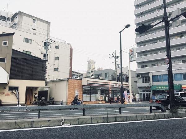 コンビニ　セブンイレブン（コンビニ）まで133m