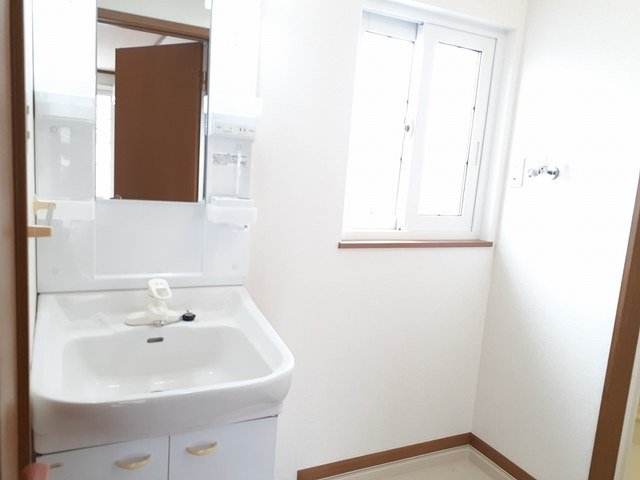 洗面設備　スペースが確保できる洗面所です