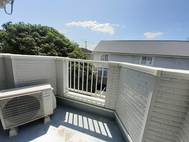 バルコニー　外からの目が気にならないバルコニーで洗濯物が干せます