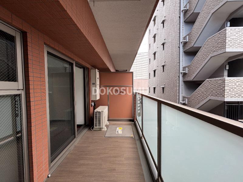 バルコニー　心地よい風と光を感じる、暮らしの楽しみが広がる場所。