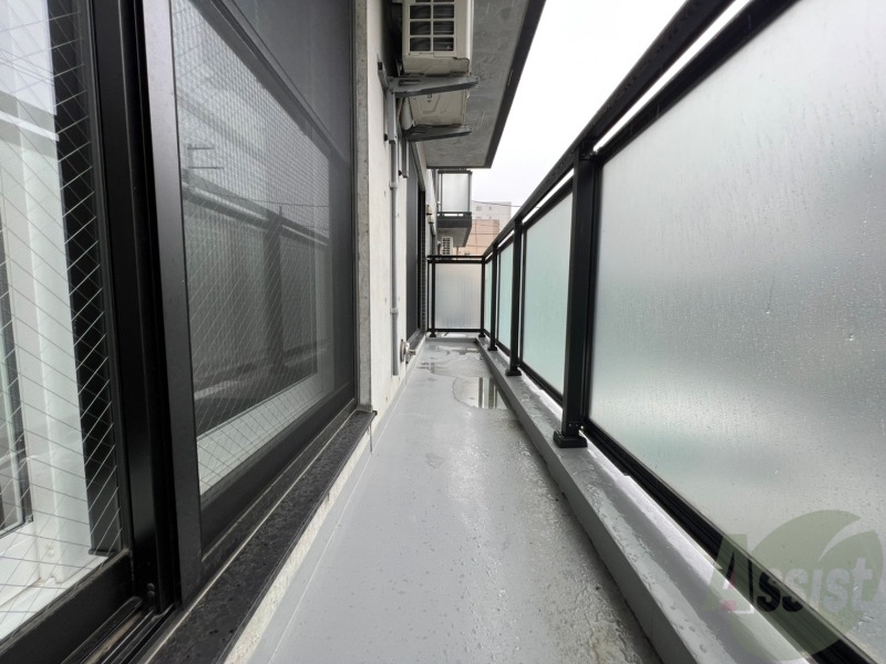 バルコニー　ＴＶモニター付インターホンです。来客者の顔が見えるので安心！