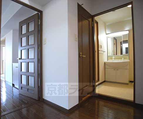 洗面設備　これまた広い脱衣所です。