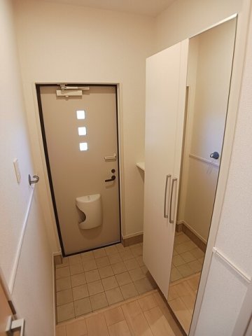 玄関　【ＡＲＭＡＧＮＡＣ　Ｂ】ゆったりとした玄関です