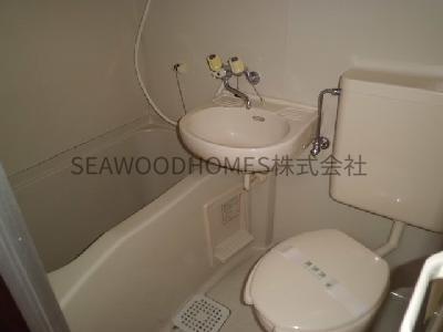 バス・シャワールーム　ユニットバスは丸ごと洗いでいつも清潔を保てます。