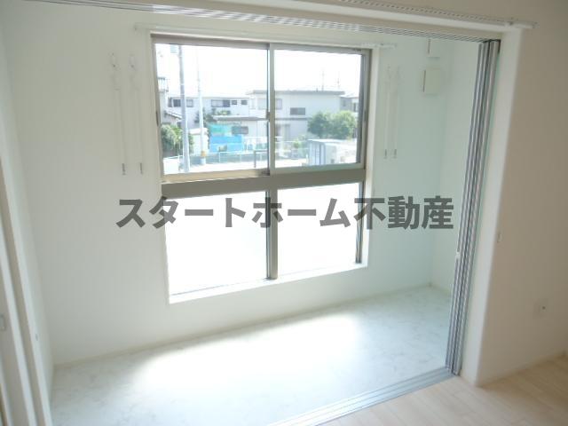 バルコニー　陽当たり良好なバルコニーです