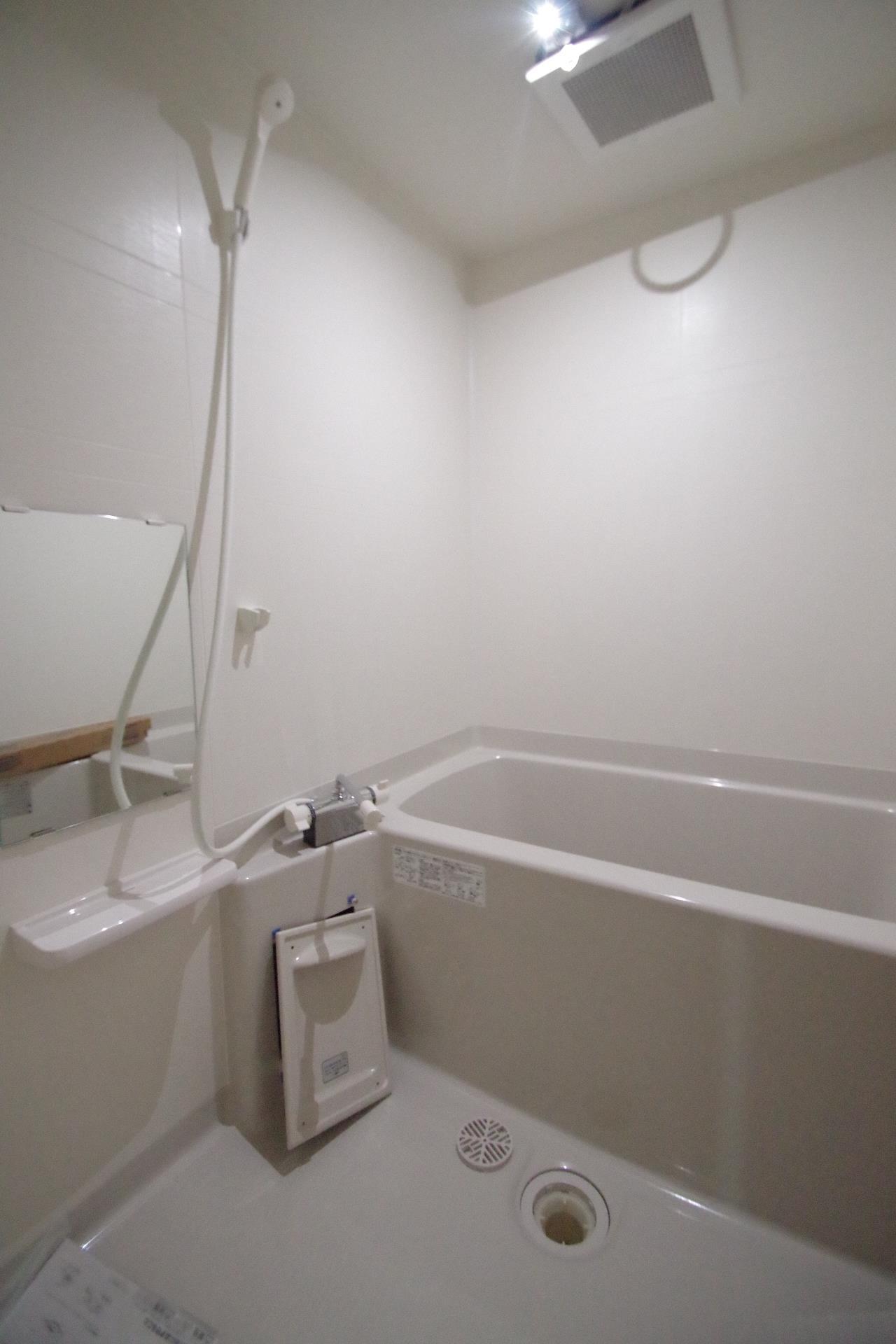 バス・シャワールーム　同タイプ別室の写真です。