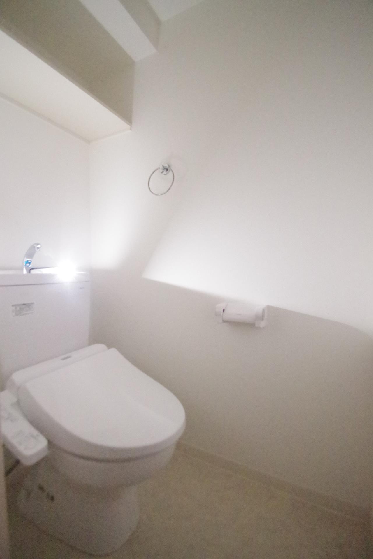 トイレ　同タイプ別室の写真です。