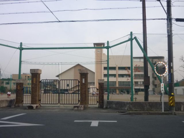 小学校　市立新川小学校（小学校）まで330m