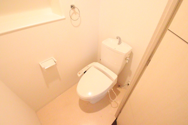 トイレ　※別室の参考写真の為、現況優先です。