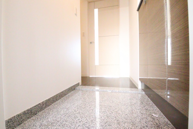 玄関　※別室の参考写真の為、現況優先です。